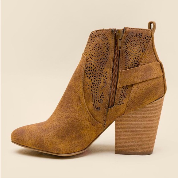 Swanky Side Belted Ankle Boot - Picture 4 of 5